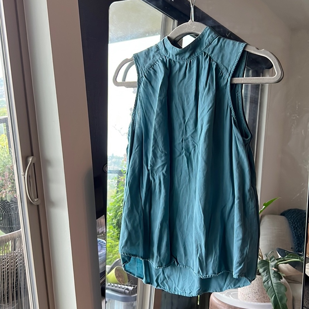 NWOT cloth & stone mock neck top